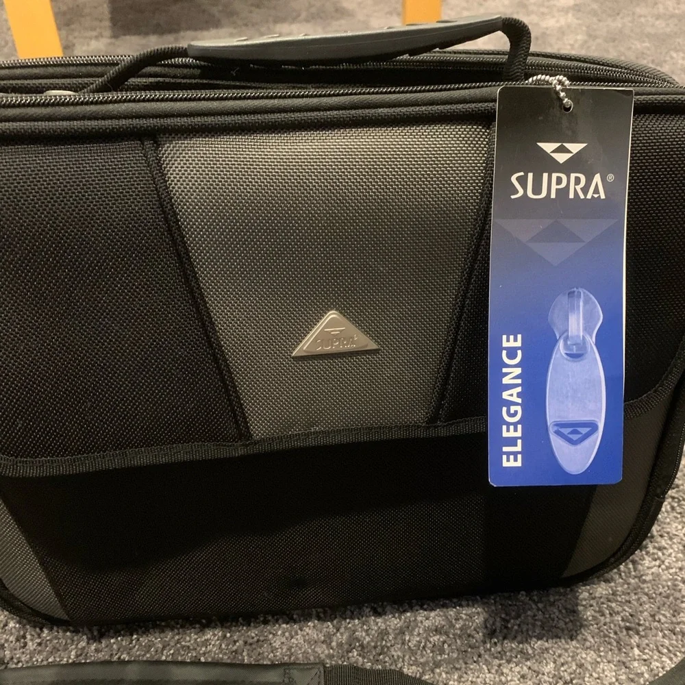 Laptop case - Picture 1 of 5